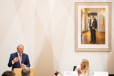 911040 Afbeelding van de installatie van burgemeester Sharon Dijksma tijdens een buitengewone raadsvergadering in het ...